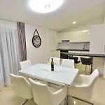 Seaside Oasis On Island With Private Pool And Ocean Views Вилла Вир