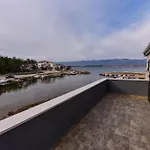 Seaside Oasis On Island With Private Pool And Ocean Views *