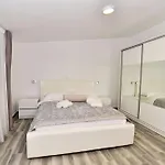 Seaside Oasis On Island With Private Pool And Ocean Views Вилла