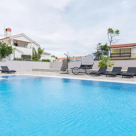 Seaside Oasis On Island With Private Pool And Ocean Views