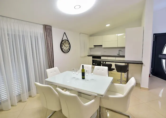 Seaside Oasis On Island With Private Pool And Ocean Views 别墅 维尔
