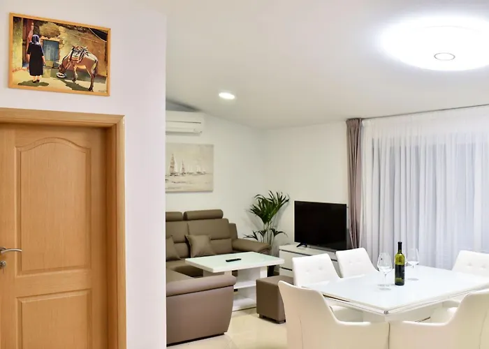 Seaside Oasis On Island With Private Pool And Ocean Views 维尔